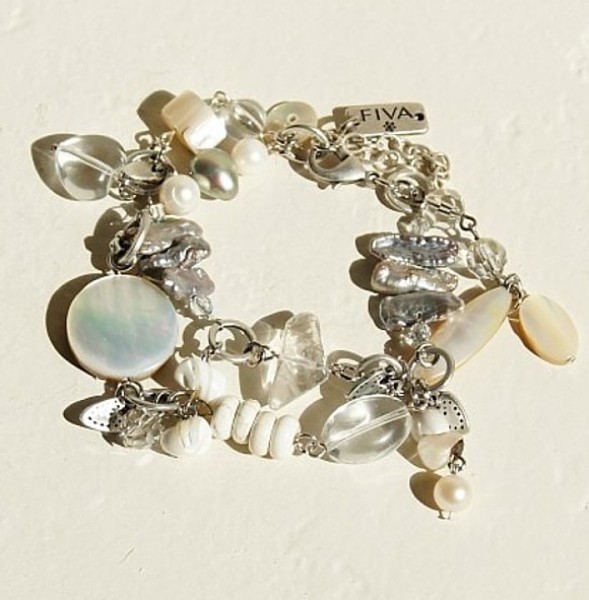 Fiva bracelet with rock crystal and freshwaterperls